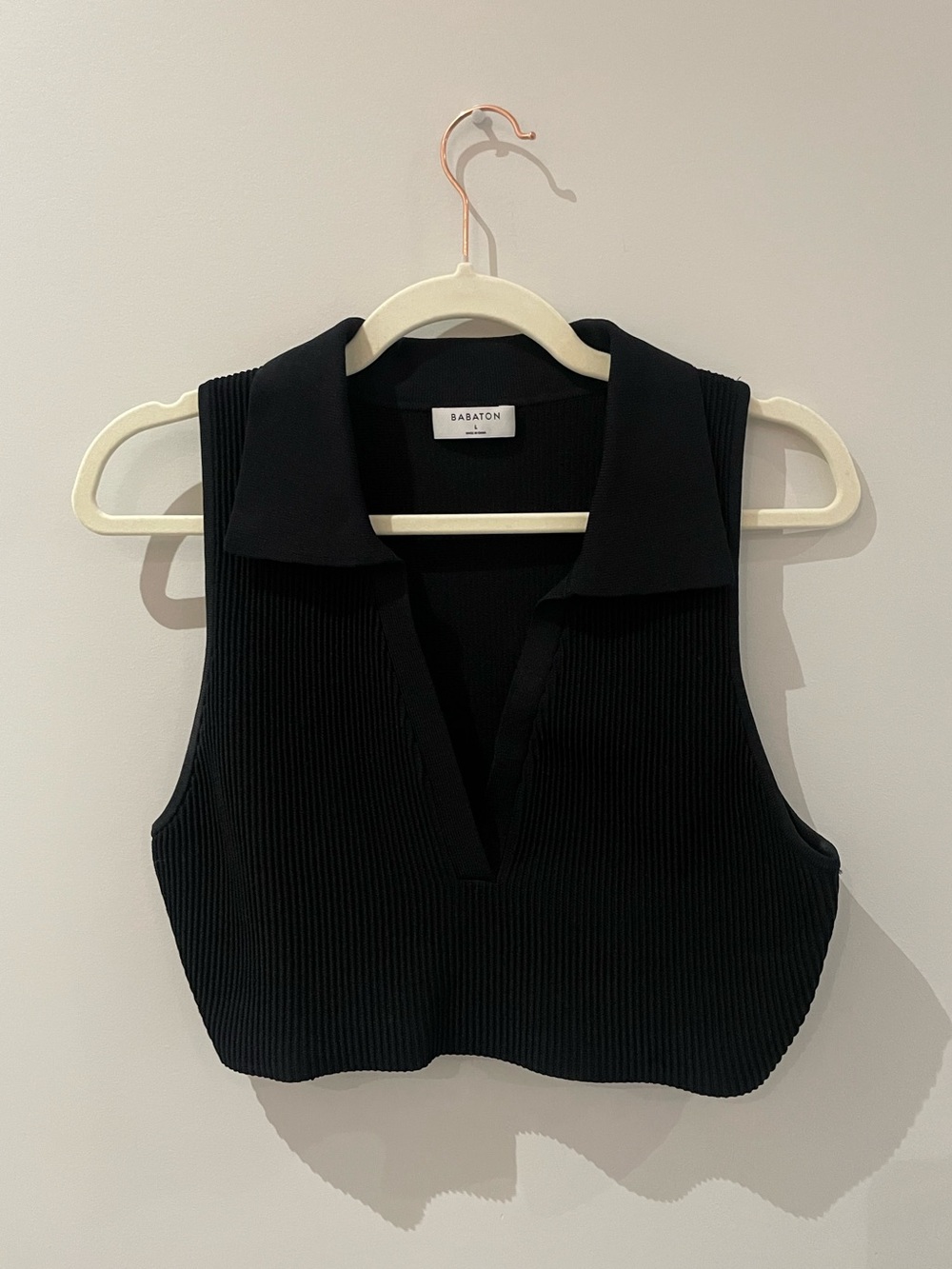 Babaton Black Ribbed Polo V-Neck Crop Top